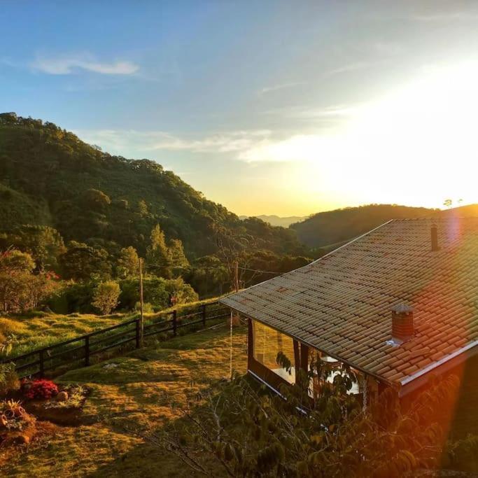 Chale Araucaria- Vale Das Pedras Mg Sapucai Mirim Bagian luar foto