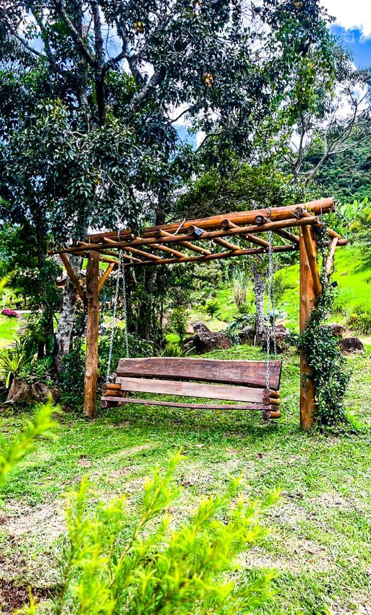 Chale Araucaria- Vale Das Pedras Mg Sapucai Mirim Bagian luar foto